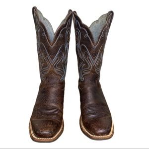 Womens Ariat Round Up Square Toe Western Boot in Size 8.5 B